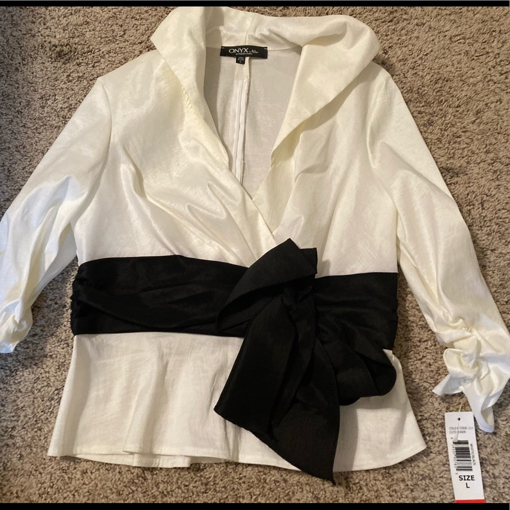 Cute top w/ bow!